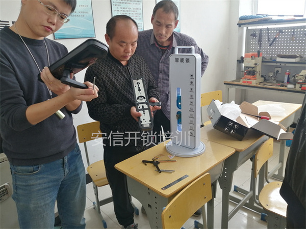 老式防盗门安装智能锁教程